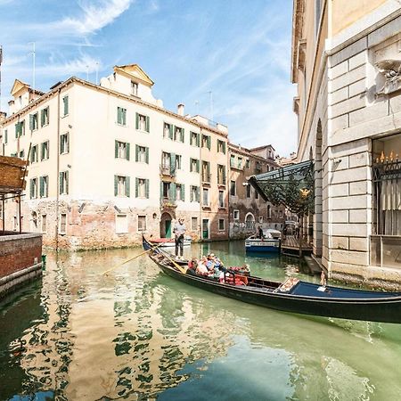 Casanova Fenice - Canal View Venice Luaran gambar