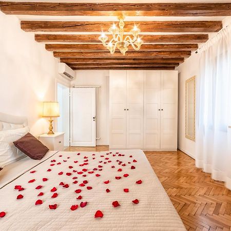 Casanova Fenice - Canal View Venice Bilik gambar