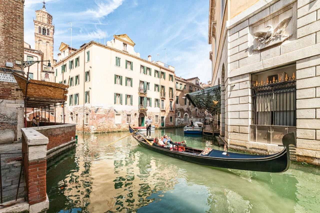 Casanova Fenice - Canal View Venice Luaran gambar