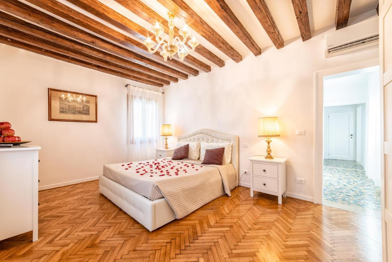 Casanova Fenice - Canal View Venice Luaran gambar