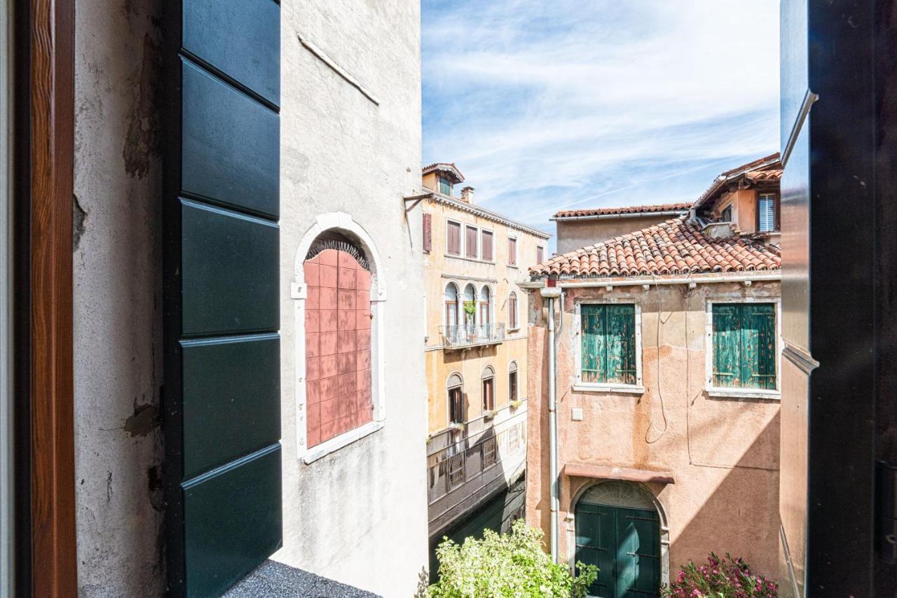 Casanova Fenice - Canal View Venice Luaran gambar