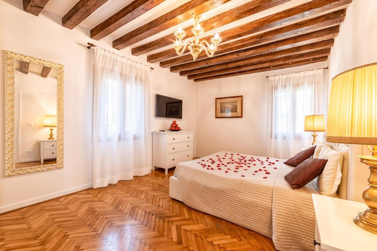 Casanova Fenice - Canal View Venice Luaran gambar