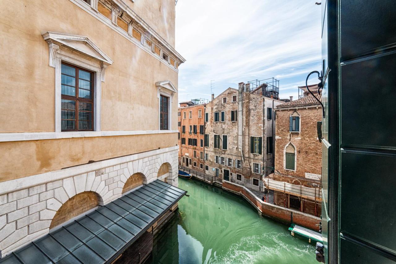 Casanova Fenice - Canal View Venice Luaran gambar