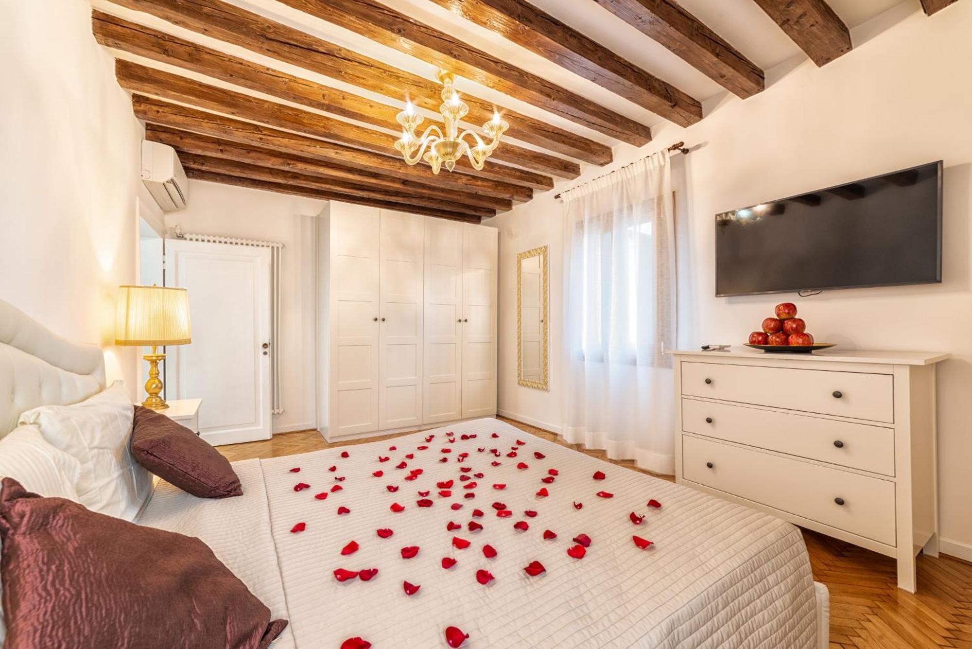 Casanova Fenice - Canal View Venice Bilik gambar