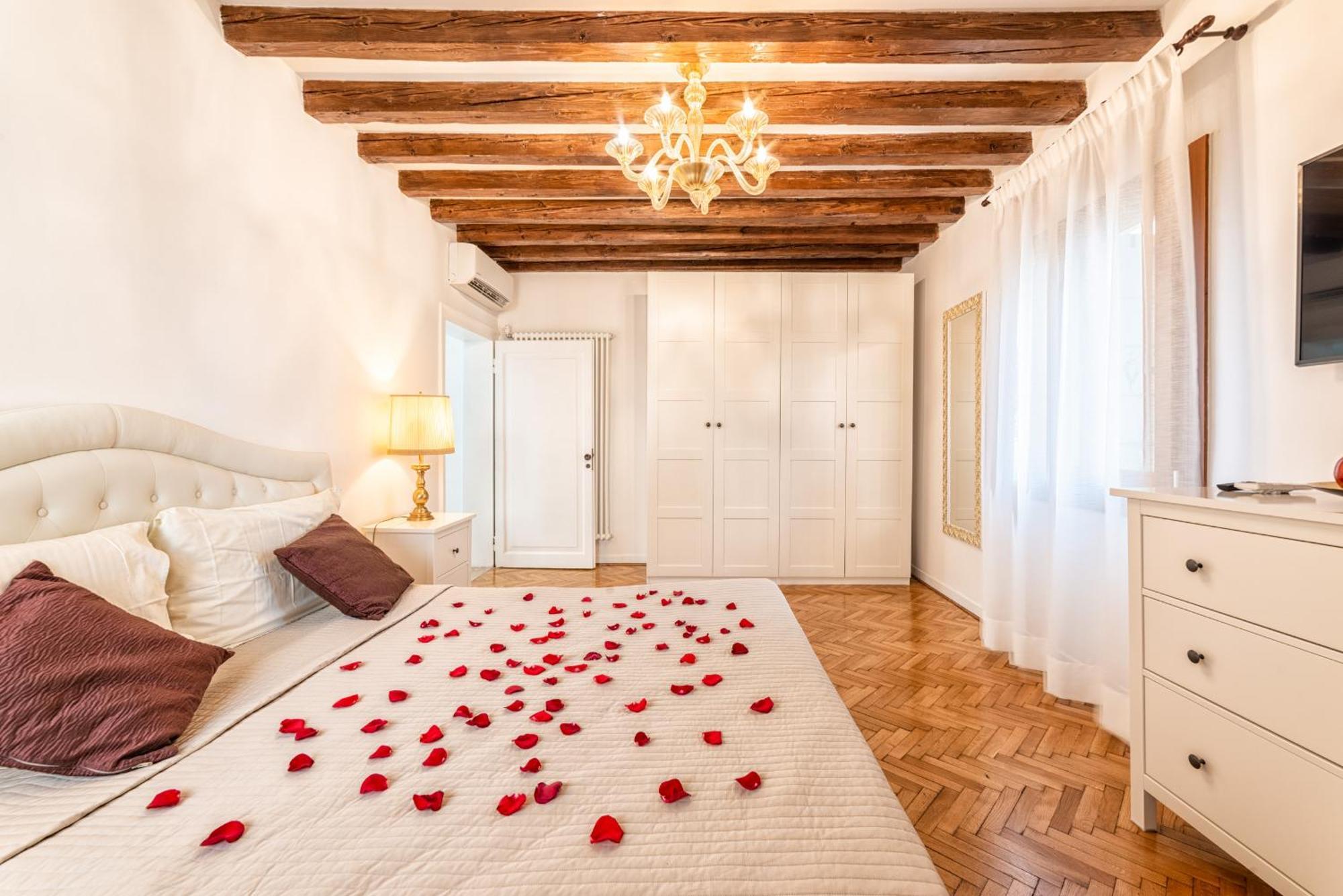 Casanova Fenice - Canal View Venice Bilik gambar
