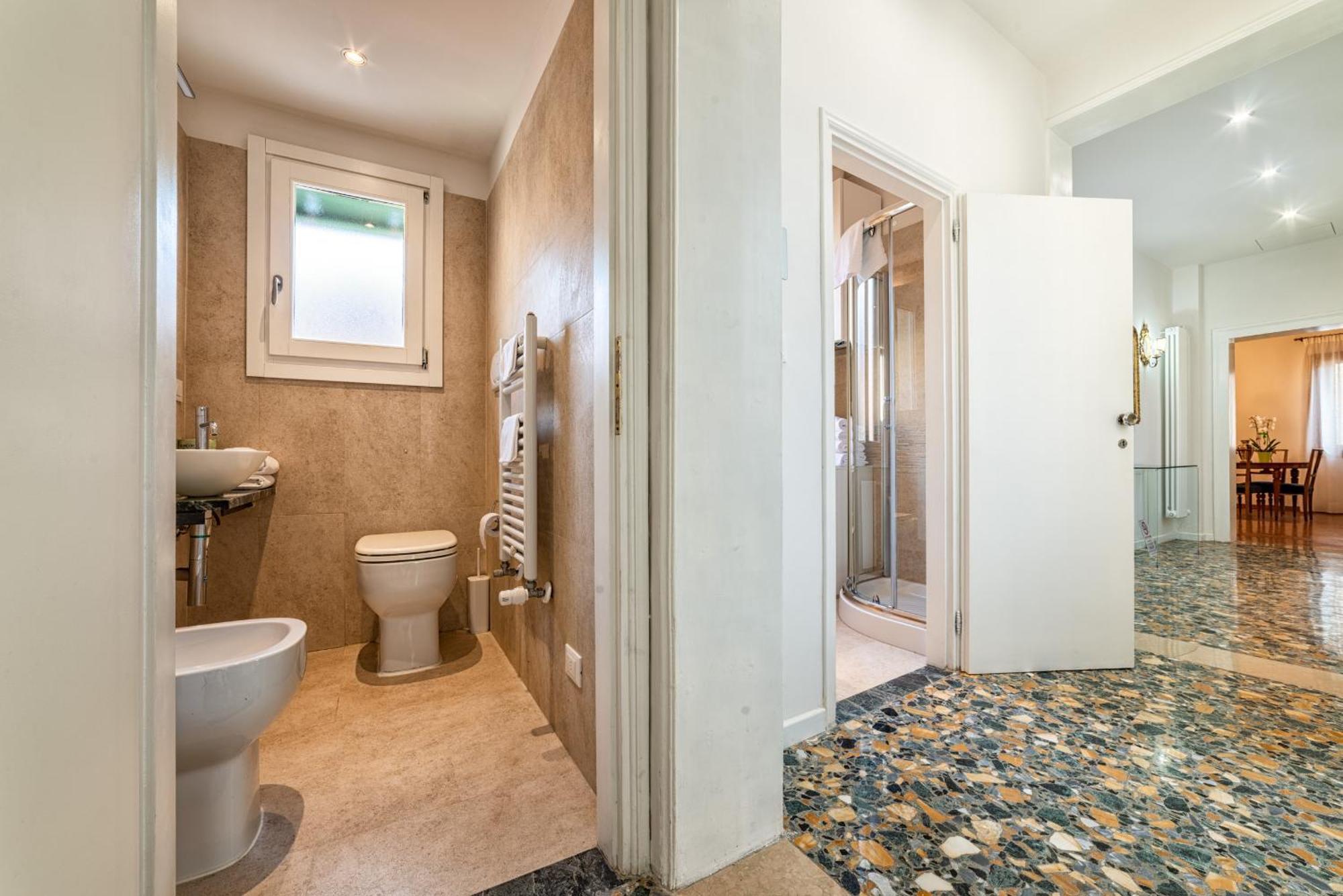 Casanova Fenice - Canal View Venice Bilik gambar