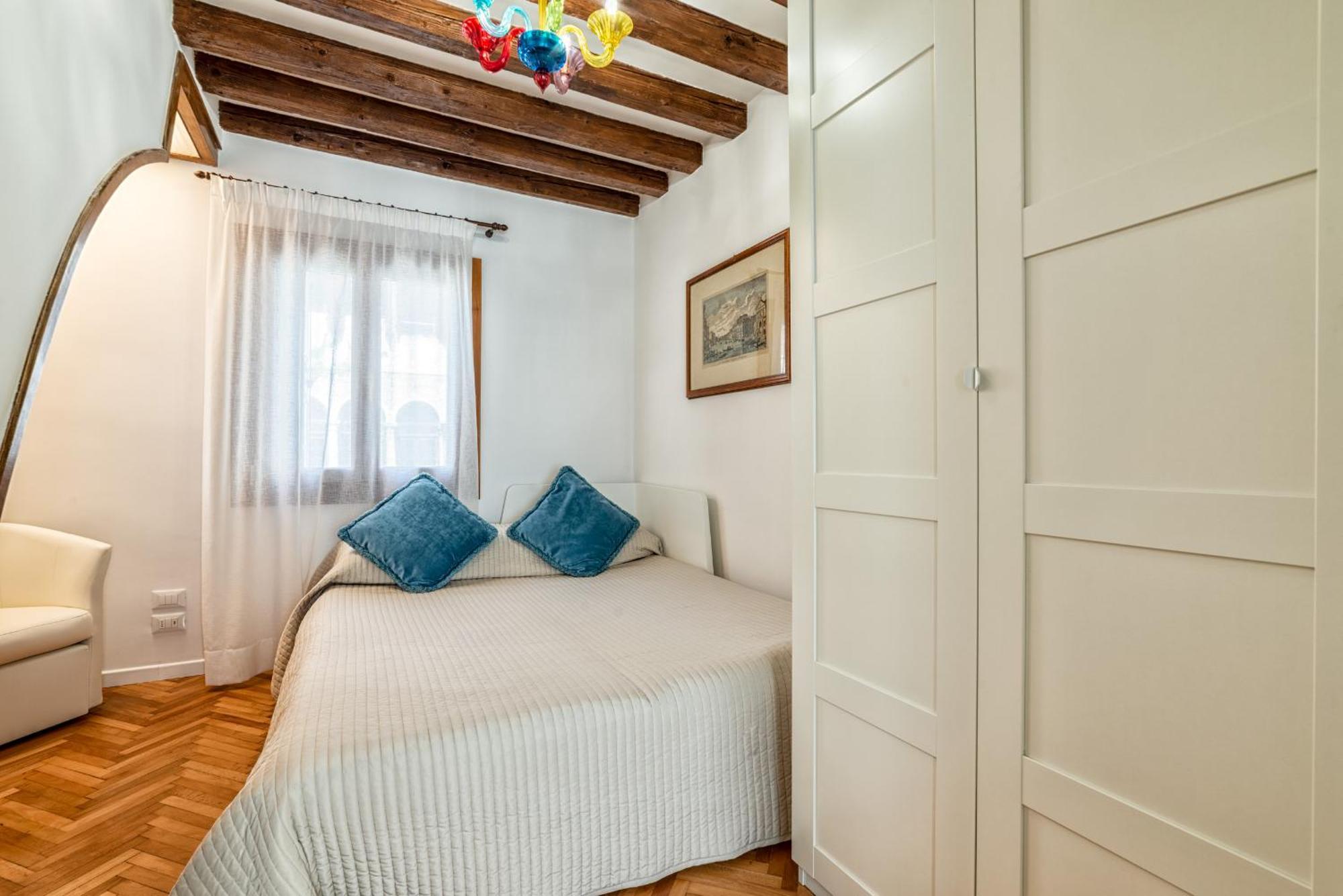 Casanova Fenice - Canal View Venice Bilik gambar