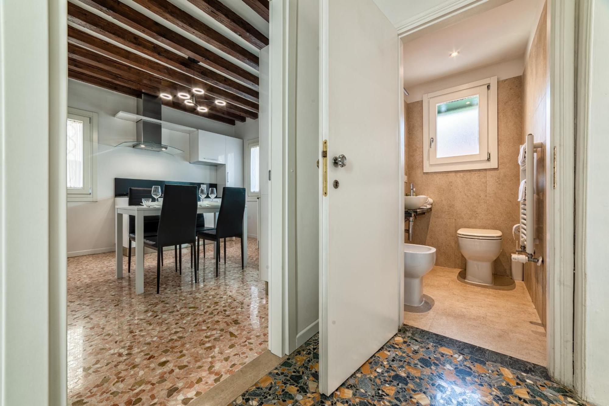Casanova Fenice - Canal View Venice Bilik gambar