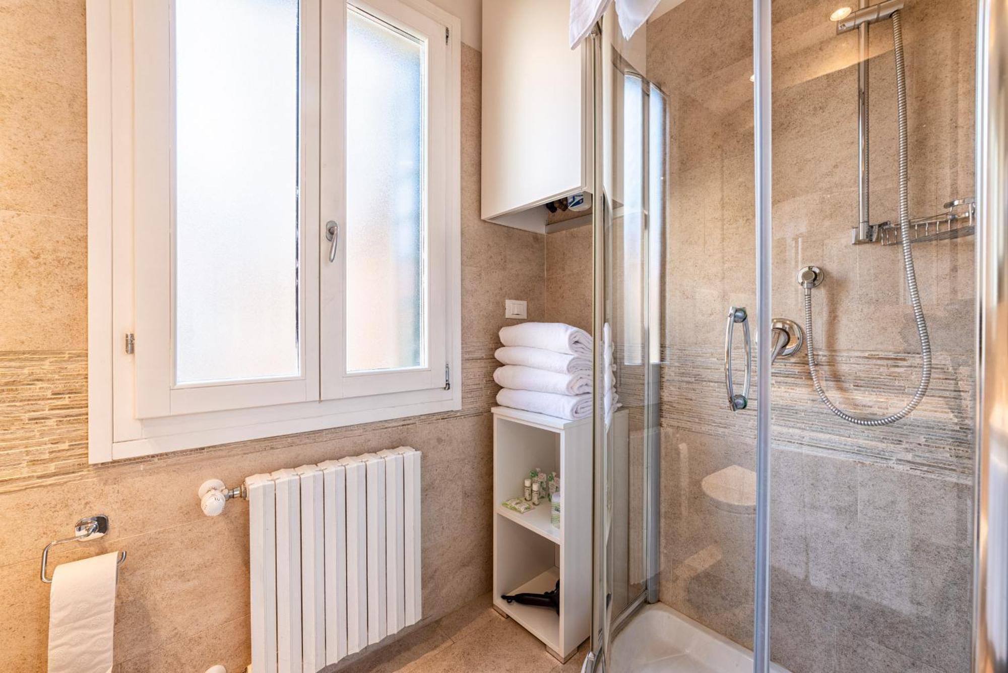Casanova Fenice - Canal View Venice Bilik gambar